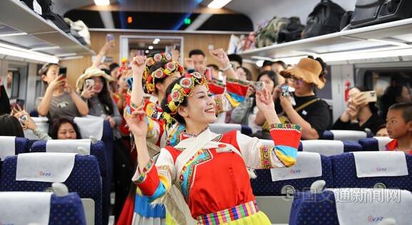 丽香铁路开通运营半年来，累计发送旅客118.3万人次