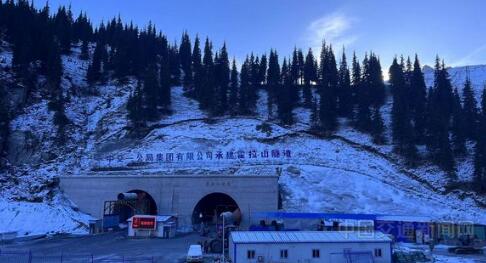 霍拉山隧道出口段掘进突破1000米大关