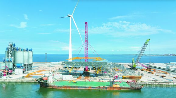 渤海湾港海上光伏项目“海进海出”中转基地正式运营