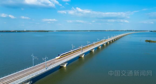 截至目前我国铁路营业里程已达16.2万公里