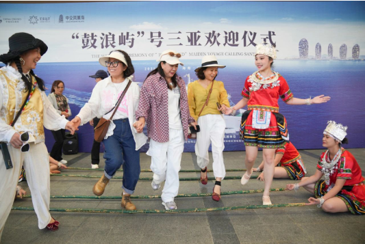 首航!三亚邮轮旅游迎来“开门红”2 首航!三亚邮轮旅游迎来“开门红”2