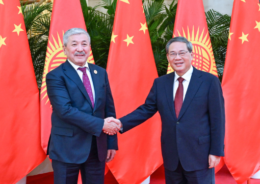 李强会见吉尔吉斯斯坦总理卡瑟马利耶夫