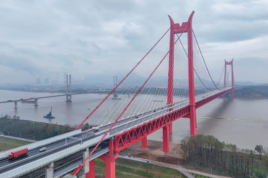京台高速公路铜陵长江三桥通车