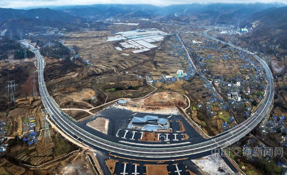 四川大小凉山首迎全天候通行高速公路1 四川大小凉山首迎全天候通行高速公路1